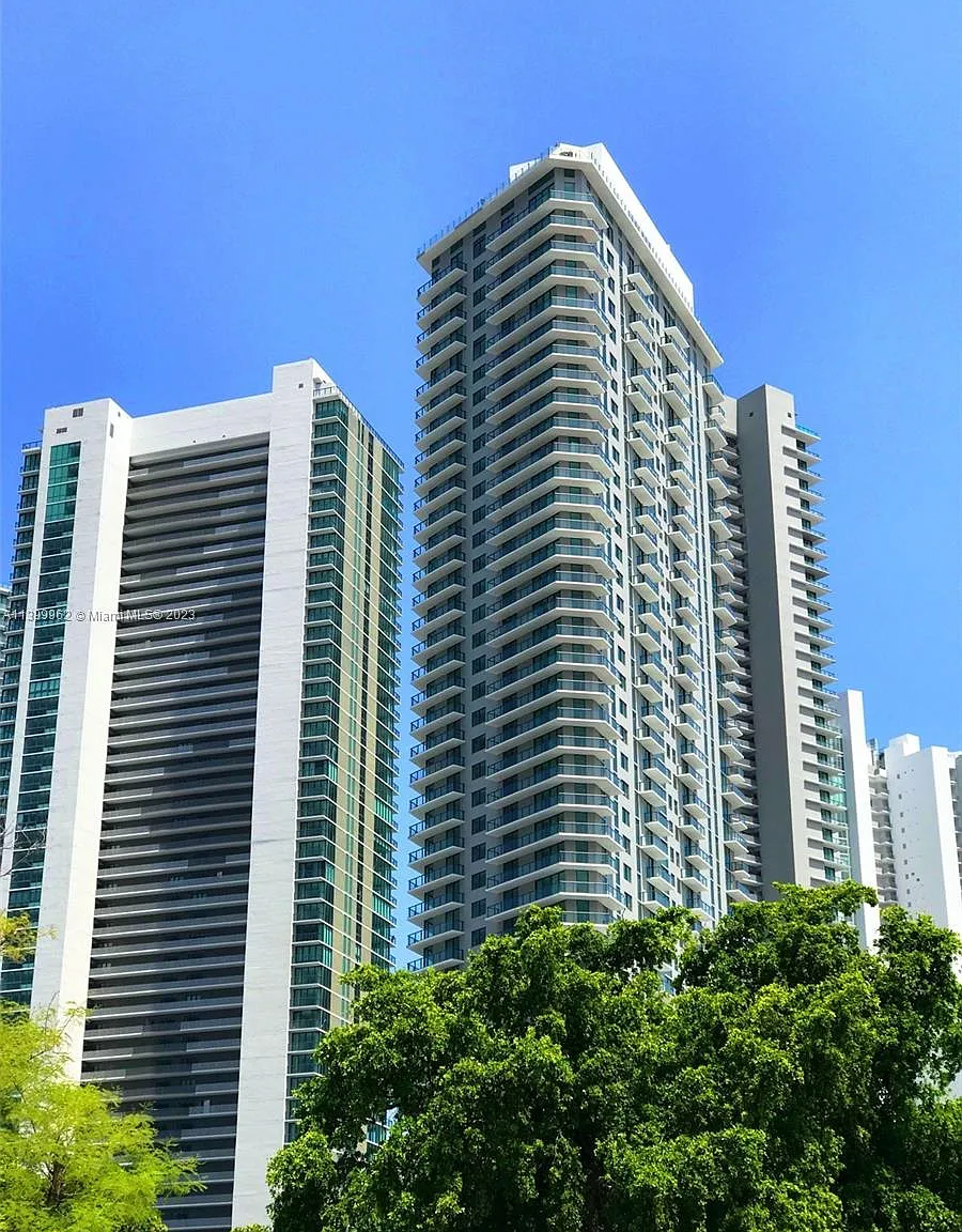 2 bed, 944 sqft, $4,050 — Photo 1