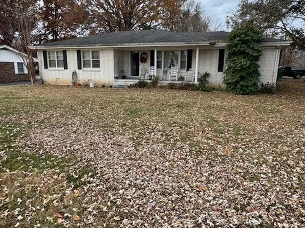 521 Greenwood Dr, Lafayette, TN 37083