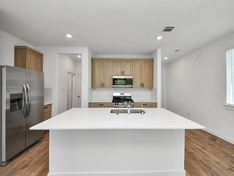 1918 Olivos St — Photo 13