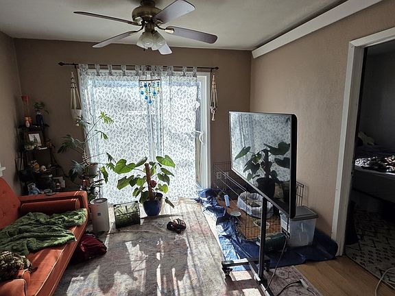 5th image of 411 E Denver St #1