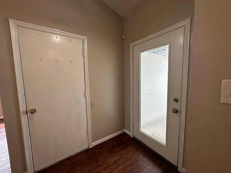 909 Chigwell Rd — Photo 4