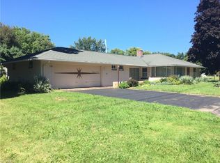 1206 Lake Rd, Conneaut, OH 44030