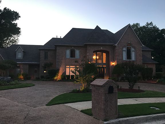 3rd image of 8118 Meadow Glen Dr