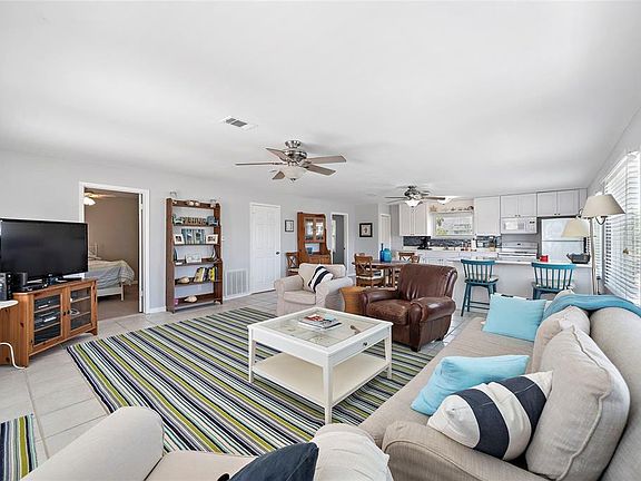 4th image of 3801 Tradewinds Dr