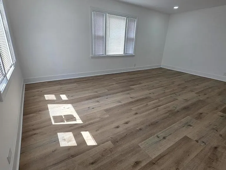 14916 Langley Ave — Photo 13