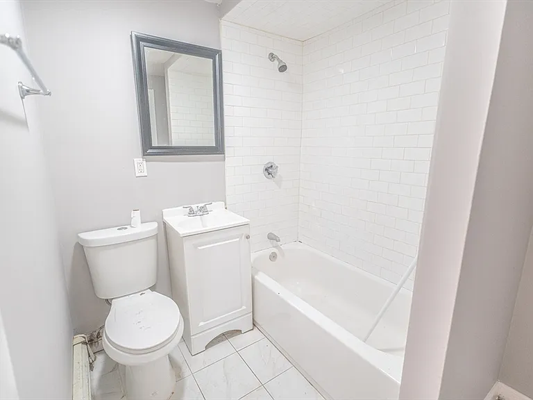 421 Ferry St #1 — Photo 7
