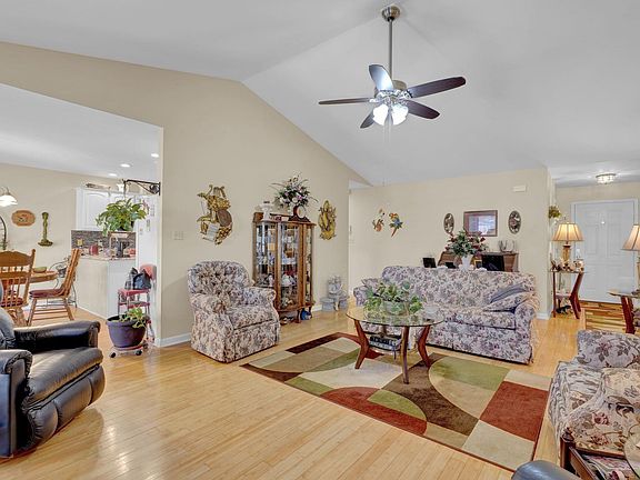 5th image of 3314 Renee Dr