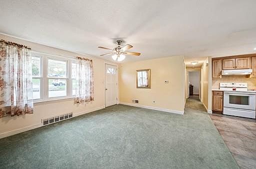 3rd image of 385 Essex St