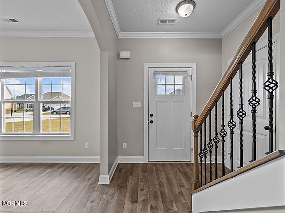 3rd image of 804 Tigers Eye Court
