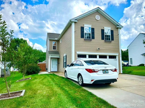 7018 Alanbrook Rd, Charlotte, NC 28215