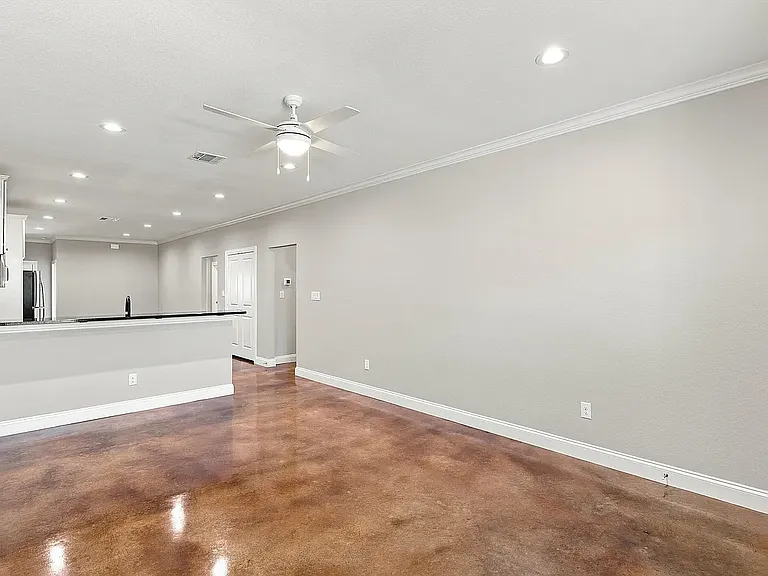 2416 Sloan Cir #A — Photo 4