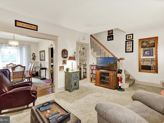 3rd image of 375 Sunset Rd