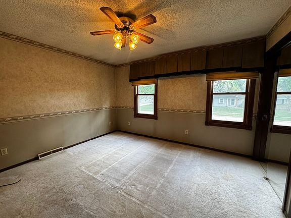 2nd image of 414 NE 9th St
