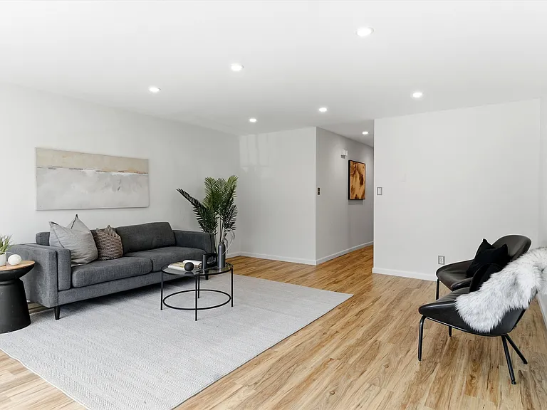 3609 E 2nd St #207 — Photo 23