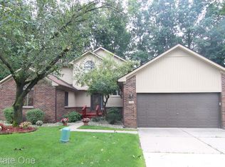 6385 Brookview Ln #9, West Bloomfield, MI 48322