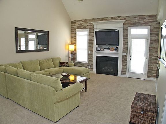 4th image of 416 Fountain Ct