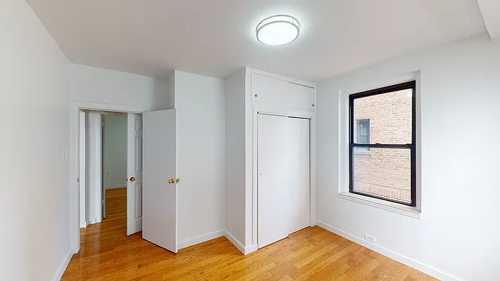 Sold by Thomas Lipovetsky, LREB | media 34