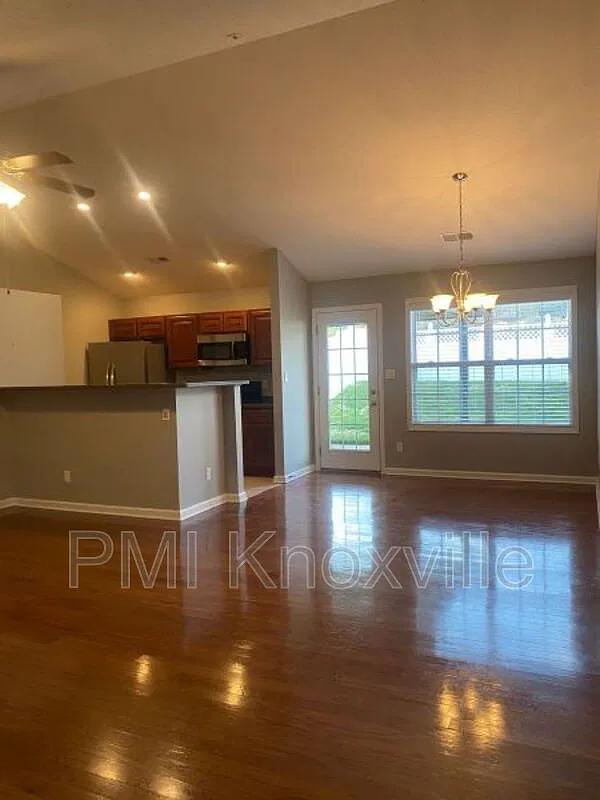 2 bed, 2.0 bath, 1168 sqft, $1,850 — Photo 2