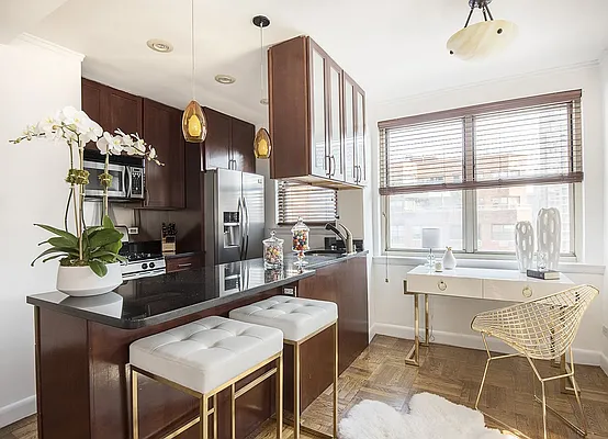 Sold by Warburg | media 4