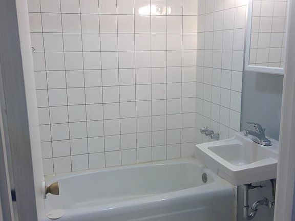 3rd image of 450 Sibley Blvd APT 5
