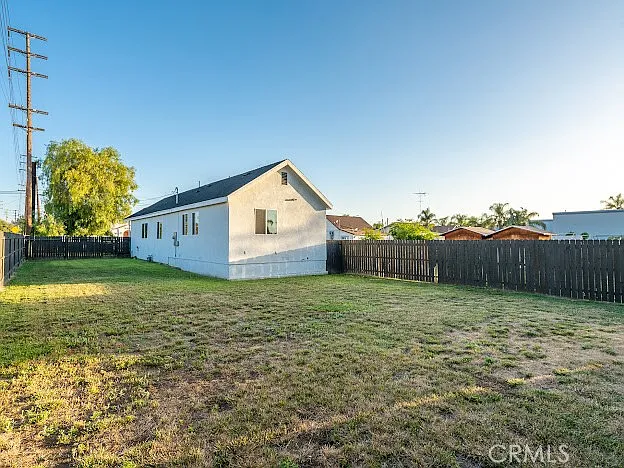 423 E Stuart Ave — Photo 36