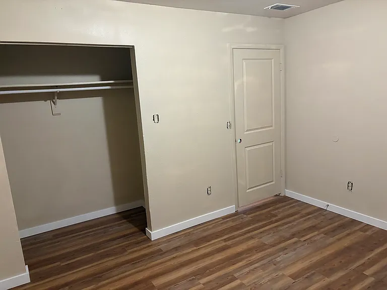 537 Lime St #B — Photo 9