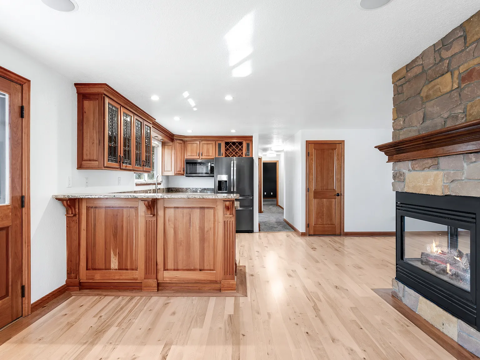 3 bed, 1610 sqft, $3,450 — Photo 3
