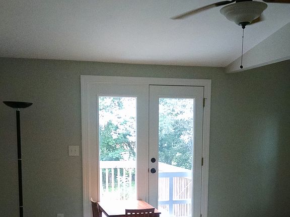 5th image of 210 Brownville Ave