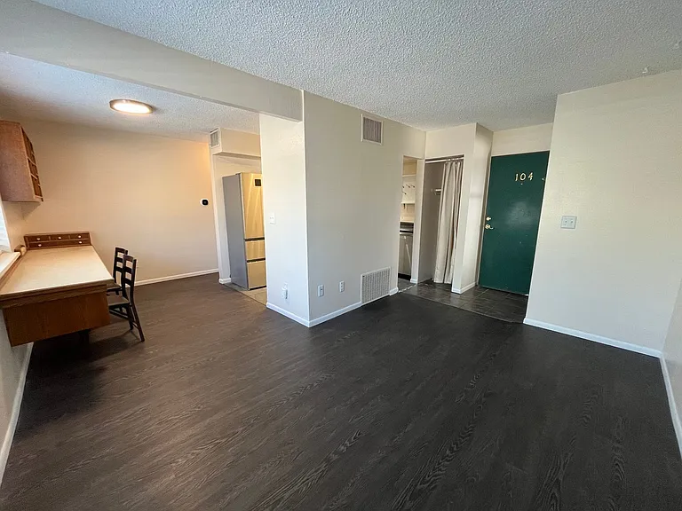 1705 Heatheridge Rd #M104 — Photo 4