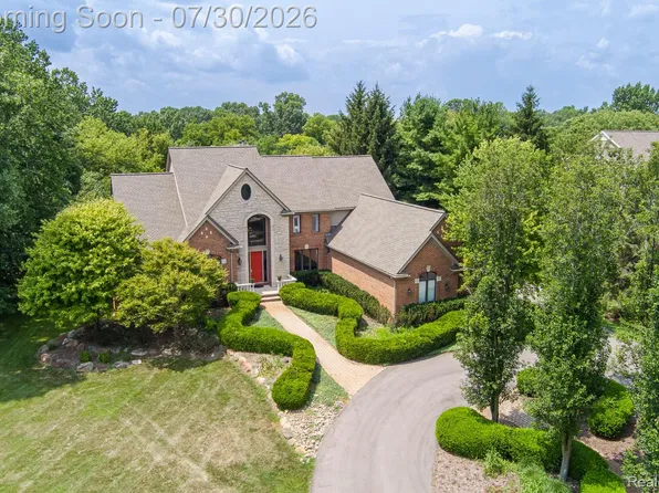 3720 Northwood Dr, West Bloomfield, MI 48324