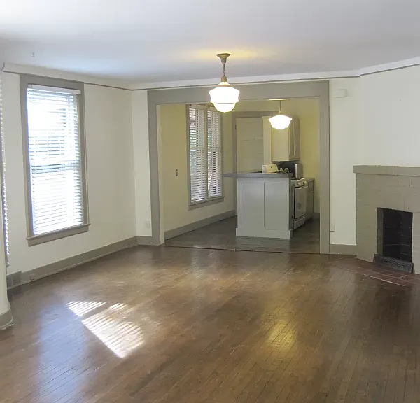 726 Lake Dr SE #B — Photo 1