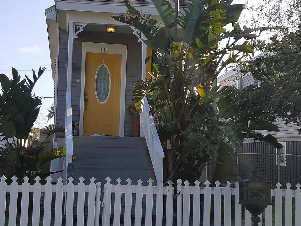 1st image of 911 Sealy St