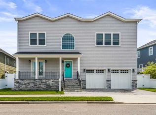 542 E Market St, Long Beach, NY 11561