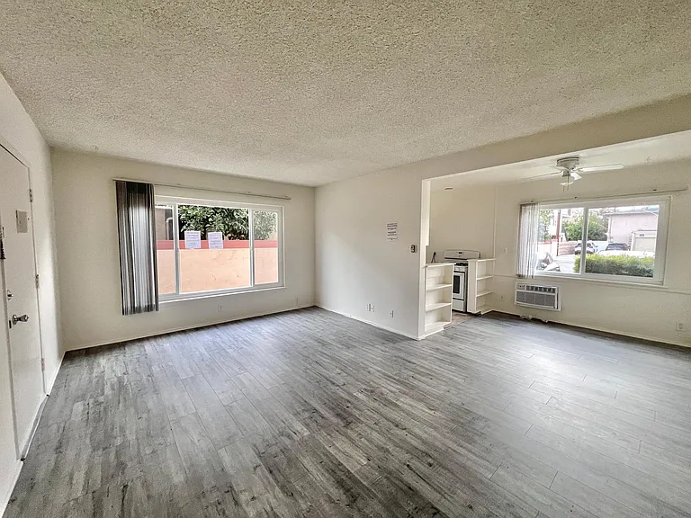 234 W Elm Ave #D — Photo 1