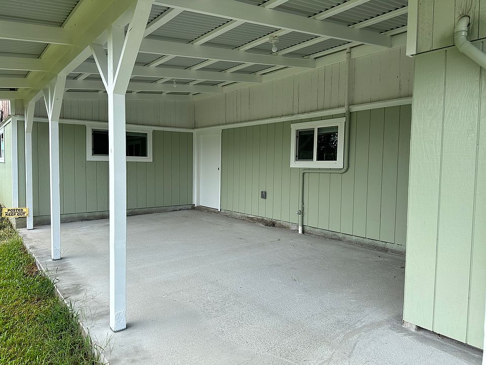Downstairs lanai and entrance