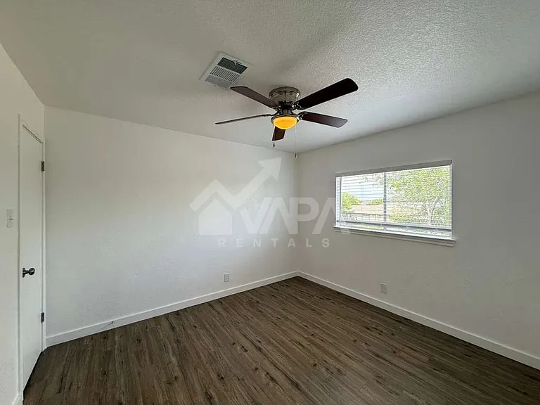 3713 Candlebluff Dr — Photo 12