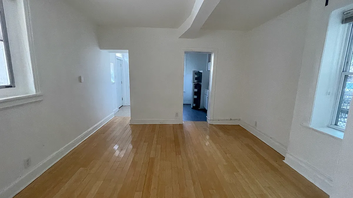 Building Photo - 313 S 17th St #1R