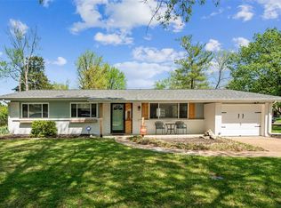 915 Broadhurst Dr, Ballwin, MO 63021