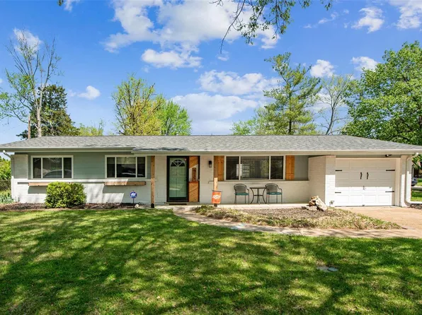 915 Broadhurst Dr, Ballwin, MO 63021