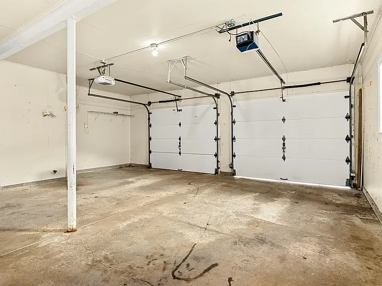 5311 N Woodview Ave — Photo 5