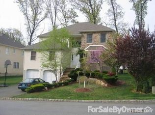 8 Nutting Rd, Morris Plains, NJ 07950