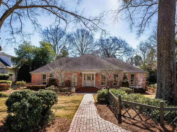 2201 Chanticleer Ln, Vestavia Hills, AL 35216