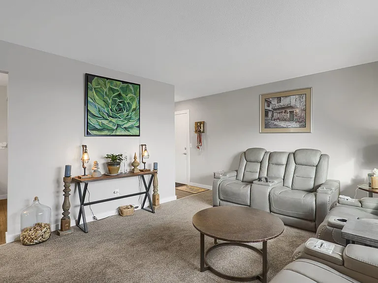 609 Market St S #8 — Photo 2