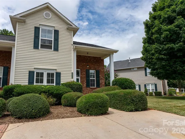 8973 Cinnabay Dr, Charlotte, NC 28216