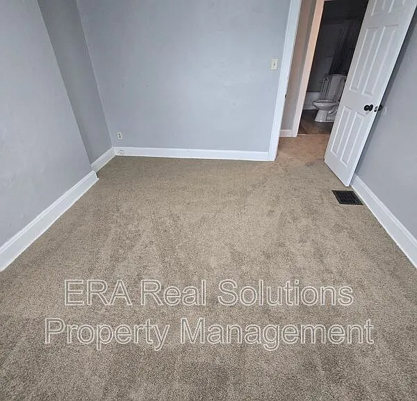 1575 E Cordell Ave — Photo 11