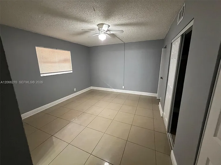 1516 SW 5th Pl #1-4 — Photo 8