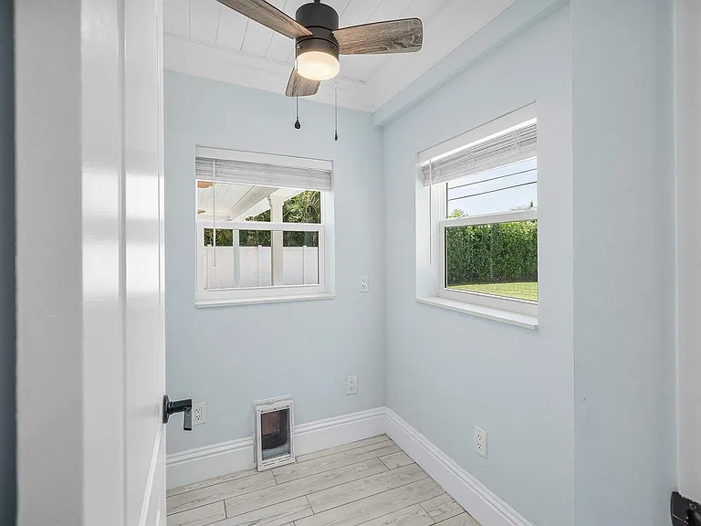 1128 SW 7th St — Photo 21