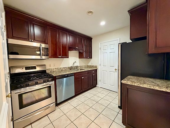 3rd image of 1455 Springleaf Cir SE