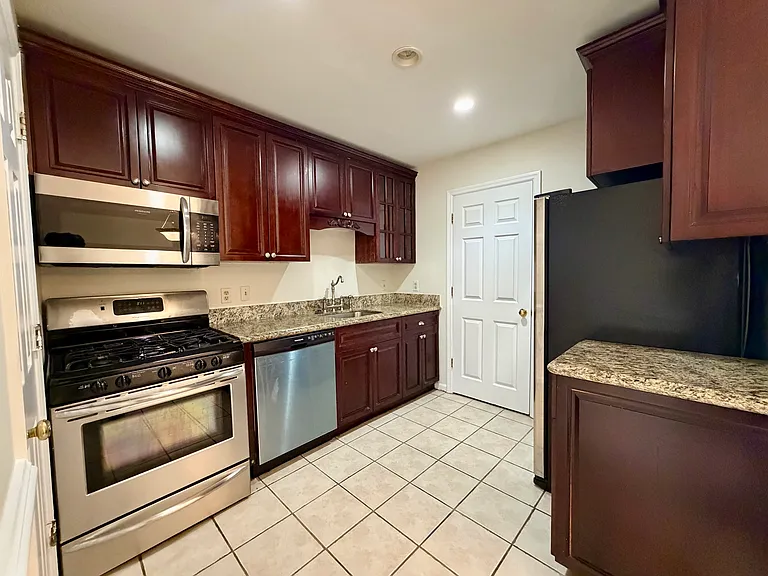 1455 Springleaf Cir SE — Photo 3