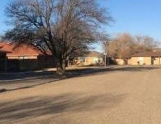 Exterior Neighborhood (street photo)